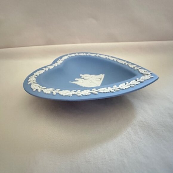 Vintage Wedgwood Jasperware Heart - Picture 10 of 10